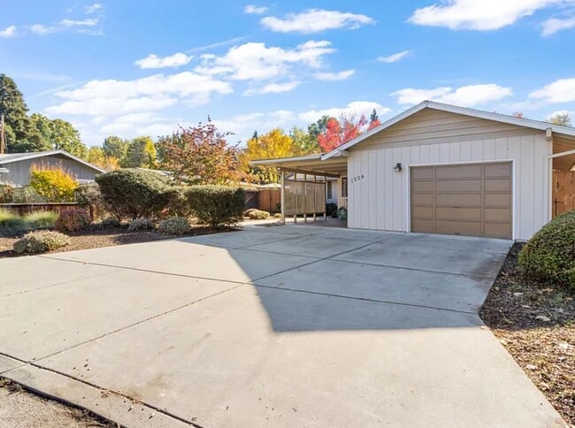 property at 1224 Siskiyou Blvd