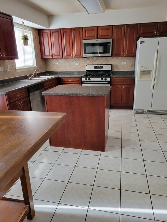 778 Stanford Ln in Carol Stream, IL - Building Photo