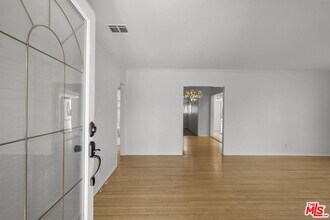 923 W Orange Grove Ave in Burbank, CA - Building Photo - Building Photo