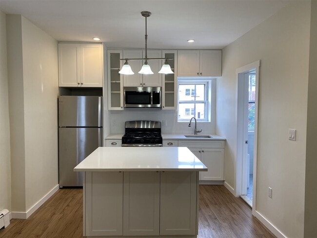 12 E 15th St in Bayonne, NJ - Building Photo - Building Photo