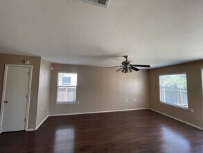 5313 Hutchinson Dr in Austin, TX - Building Photo - Building Photo