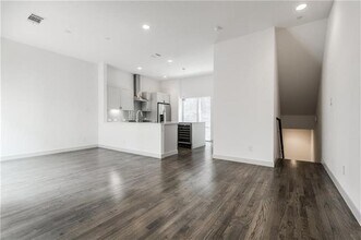 2290 N Fitzhugh Ave in Dallas, TX - Building Photo - Building Photo