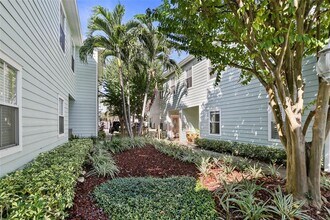 632 Charles Ct S in St. Petersburg, FL - Building Photo - Building Photo
