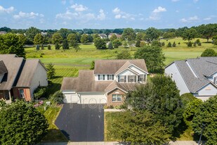 7225 Bromfield Dr in Canal Winchester, OH - Building Photo