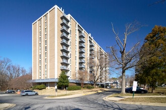 Waterford Tower in Silver Spring, MD - Foto de edificio - Building Photo