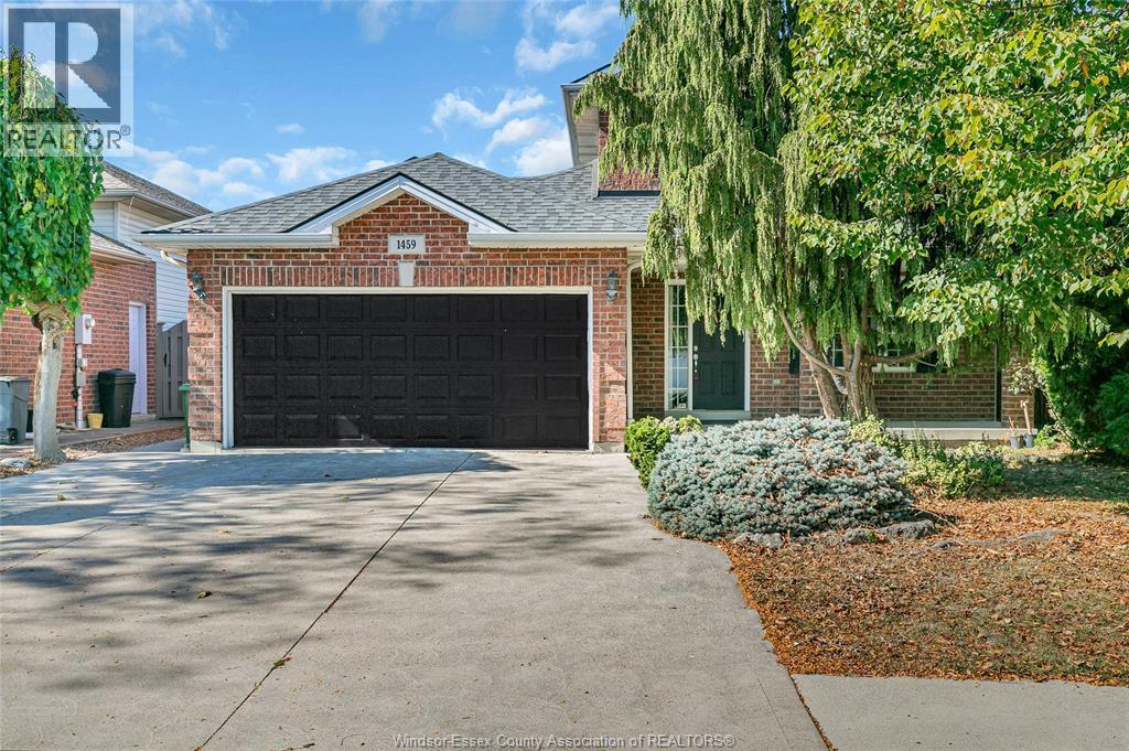 1459 Clover Ave in Windsor, ON - Building Photo