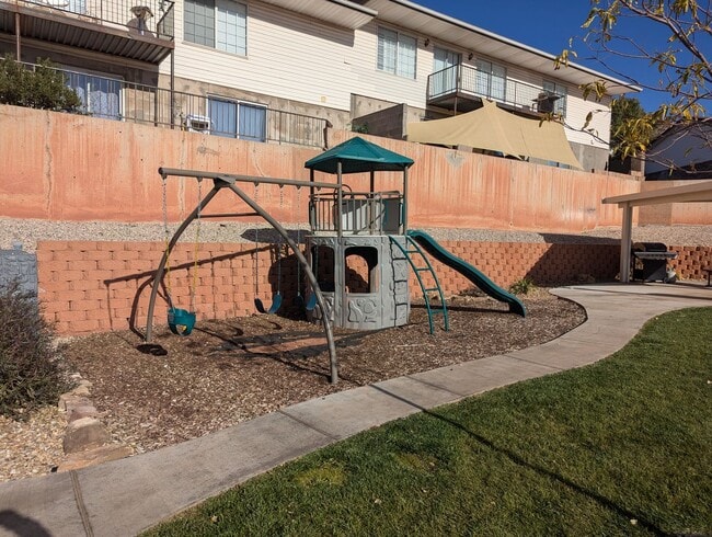 435 N Stone Mountain Dr in Saint George, UT - Building Photo - Building Photo