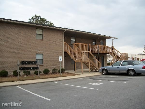 3170 Moseley Dr in Greenville, NC - Foto de edificio - Building Photo