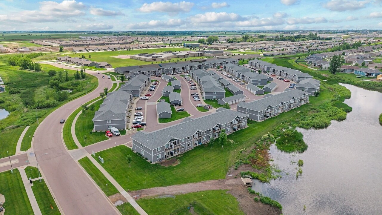 The Meadows on Graystone in Sioux Falls, SD - Foto de edificio