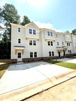 Stephens Court in Dahlonega, GA - Building Photo