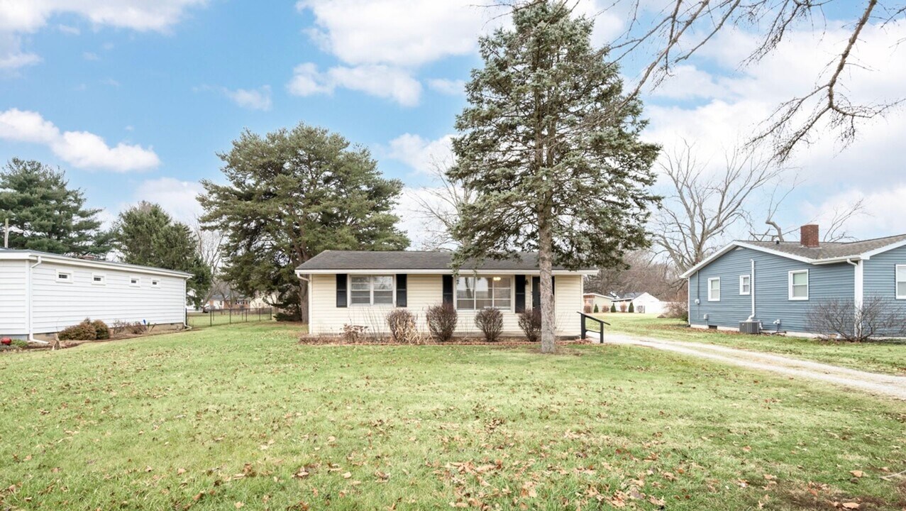 3609 Maple Ave in Terre Haute, IN - Building Photo