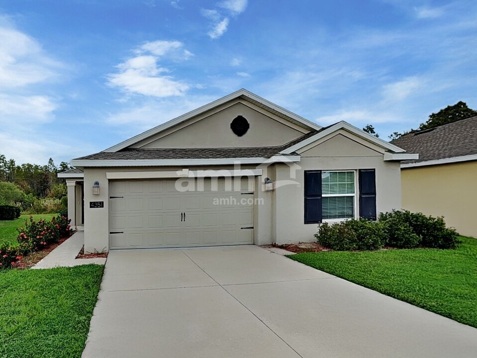 4351 Seven Canyons Dr in Kissimmee, FL - Building Photo