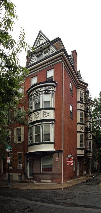 1121 Spruce St in Philadelphia, PA - Building Photo