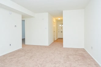 Willow Run Apartments in Willow Grove, PA - Foto de edificio - Building Photo