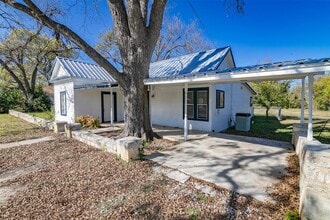 105 E Evans St in Leander, TX - Building Photo - Building Photo