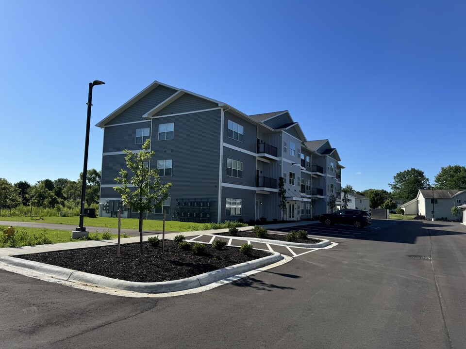 Fairlake Apartments in Holland, MI - Building Photo