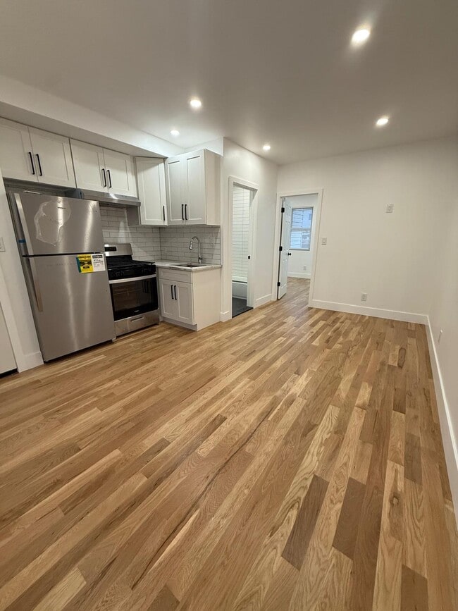 9717 101st St, Unit 9717 1st flr