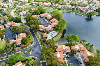 5887 Fox Hollow Dr in Boca Raton, FL - Building Photo - Building Photo