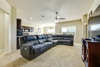 100 Sulphur River Lp in Hutto, TX - Building Photo - Building Photo