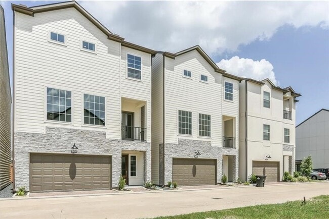 property at 10915 Brookeshire Chase Ln