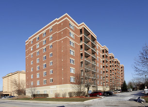 Cumberland Crossing in Chicago, IL - Building Photo - Building Photo