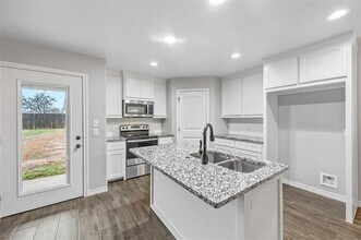 228 St Charles Dr in Springtown, TX - Building Photo - Building Photo