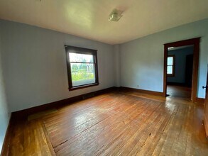 229 N Washington Ave, Unit 1 in Battle Creek, MI - Building Photo - Building Photo