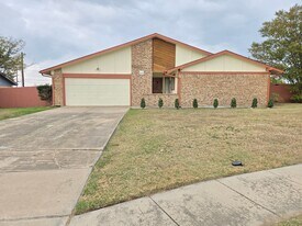 2120 Via Estrada in Carrollton, TX - Building Photo