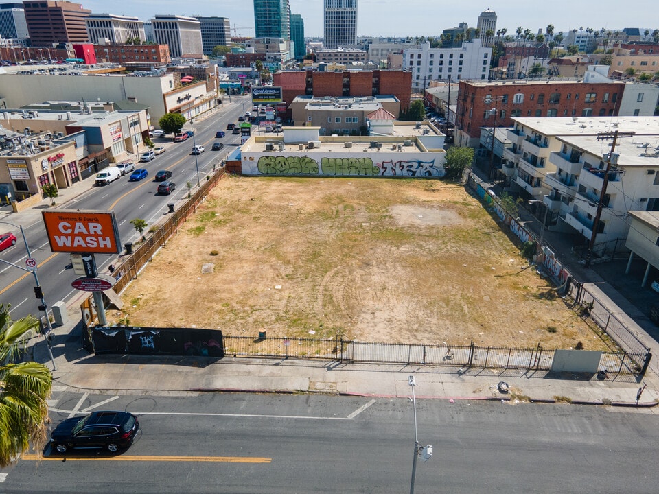 401 S Western Ave in Los Angeles, CA - Building Photo