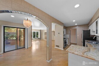148 Riverbend Dr in North Brunswick, NJ - Foto de edificio - Building Photo