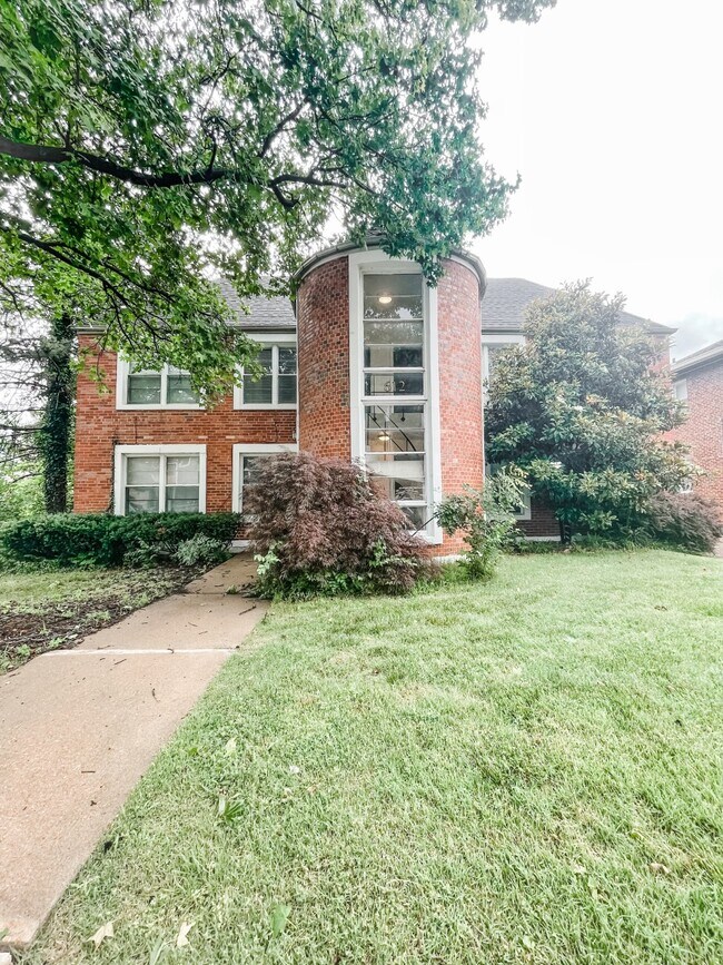 612 S Hanley Rd Rentals in Clayton, MO