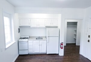 21 Old Allamuchy Rd, Unit Studio in Hackettstown, NJ - Building Photo