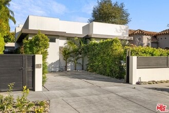 458 N Kilkea Dr in Los Angeles, CA - Building Photo - Building Photo