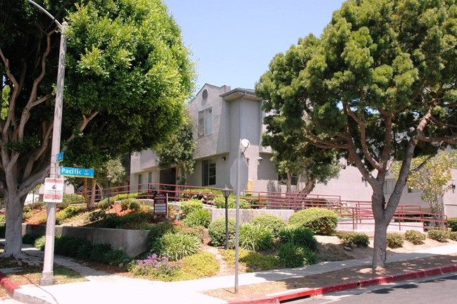 Pacific Apartments in Santa Monica, CA - Foto de edificio - Building Photo