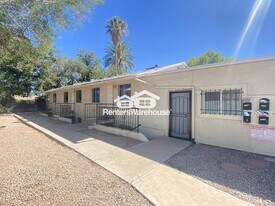 325 S Pioneer in Mesa, AZ - Building Photo