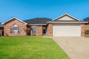 617 St Eric Dr in Mansfield, TX - Building Photo
