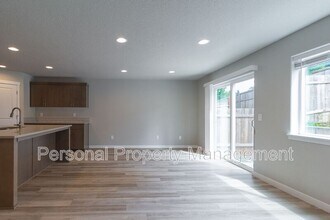 4803 NE 37th Ct in Vancouver, WA - Building Photo - Building Photo