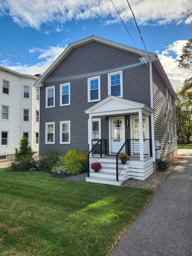 331 Elm St, Unit 2 in Biddeford, ME - Building Photo - Building Photo