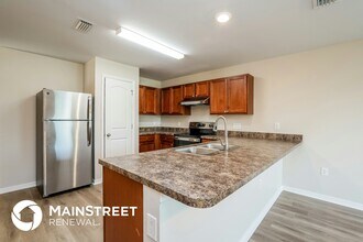 2043 NW 1st St in Cape Coral, FL - Foto de edificio - Building Photo