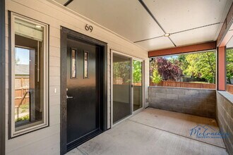 69 S Mountain Ave in Ashland, OR - Building Photo - Building Photo