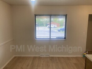 6070 In the Pines Dr SE in Grand Rapids, MI - Building Photo - Building Photo
