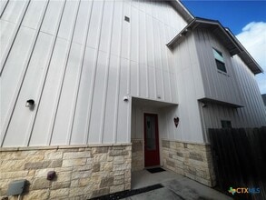 223 Sapphire Dr in New Braunfels, TX - Building Photo - Building Photo