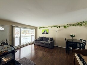 635 Morton St in Hoffman Estates, IL - Building Photo - Building Photo