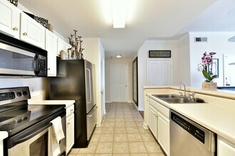 1101 Juniper St NE, Unit 1404 in Atlanta, GA - Building Photo - Building Photo