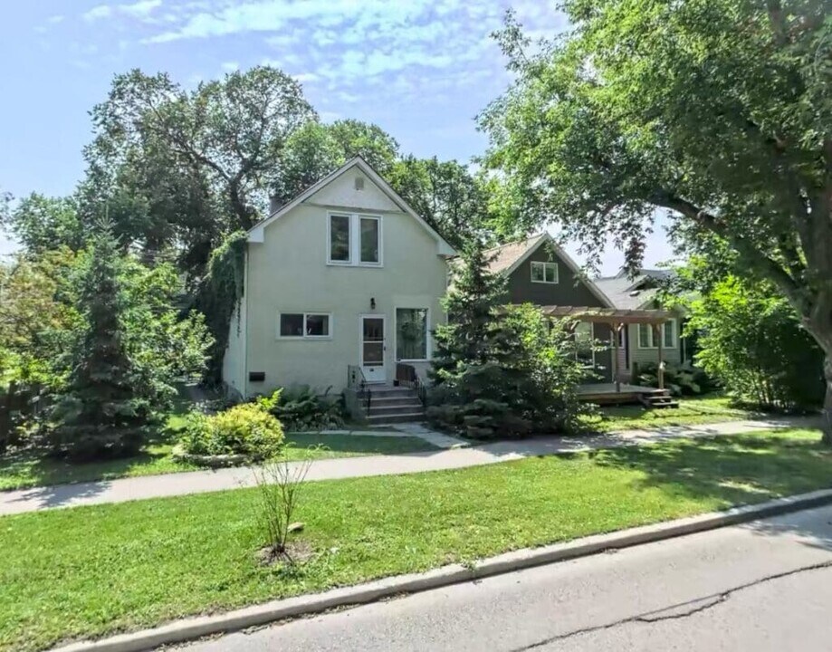 172-172 Dollard Blvd in Winnipeg, MB - Building Photo