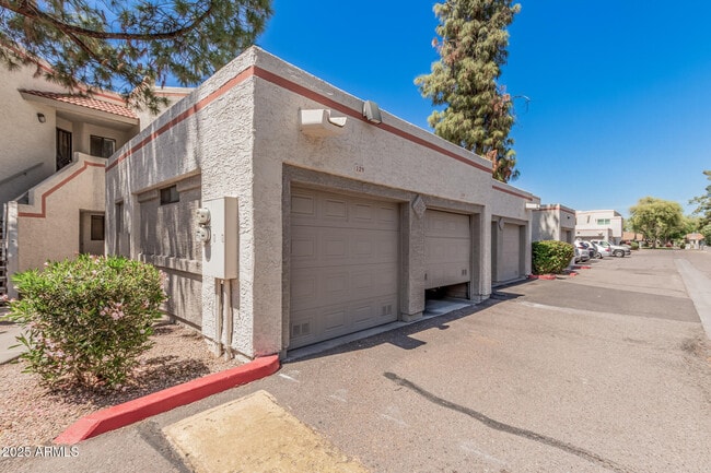 property at 985 N Granite Reef Rd