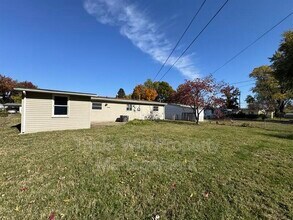 1240 Pamela Dr in Florissant, MO - Building Photo - Building Photo