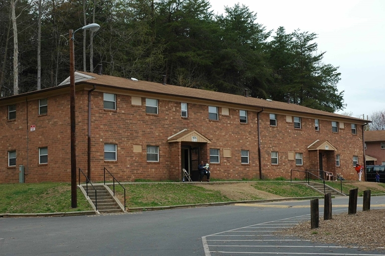 1976 Maryland Ave in Winston-Salem, NC - Building Photo