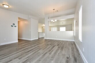 3015 W Hammer Ln in North Las Vegas, NV - Building Photo - Building Photo