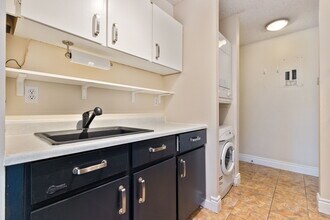 2414-214A 14a St SW in Calgary, AB - Building Photo - Building Photo